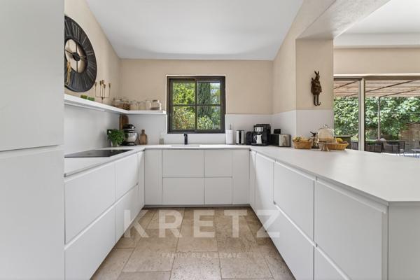 Avignon – Mas de caractère de 585 m² avec 8 suites et parc d’un hectare