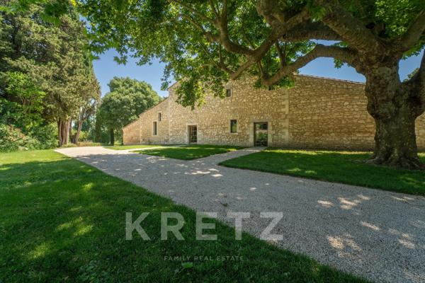 Avignon – Mas de caractère de 585 m² avec 8 suites et parc d’un hectare