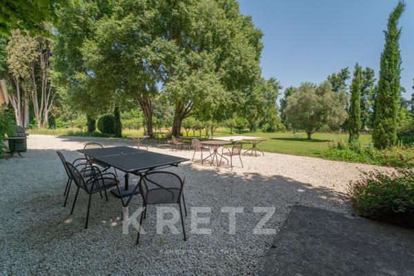 Avignon – Mas de caractère de 585 m² avec 8 suites et parc d’un hectare