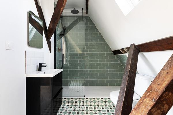 Duplex urbain boisé avec vue privée et garage