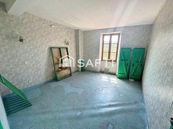 MAISON DE VILLAGE  A RENOVER AVEC UN SOUS SOL ET UN  PETIT EXTERIEUR