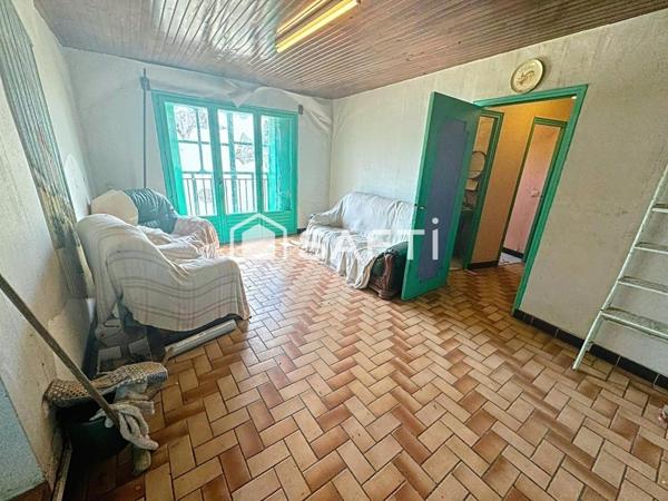 MAISON DE VILLAGE  A RENOVER AVEC UN SOUS SOL ET UN  PETIT EXTERIEUR