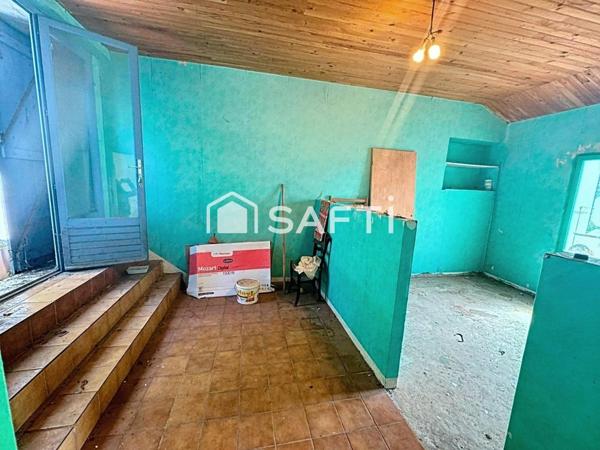 MAISON DE VILLAGE  A RENOVER AVEC UN SOUS SOL ET UN  PETIT EXTERIEUR