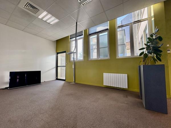 Local commercial de 220 m² – Secteur Quinconces / Banque de France