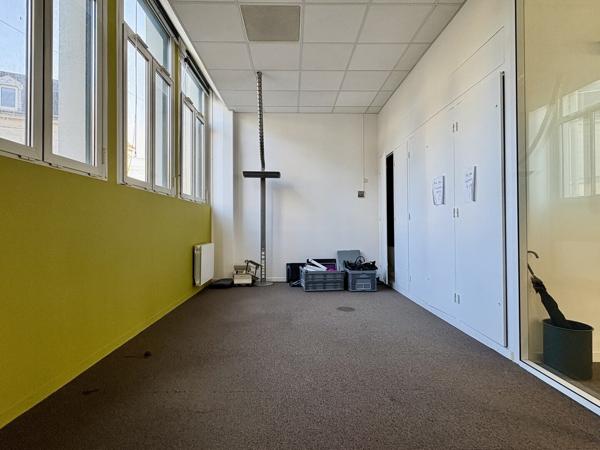 Local commercial de 220 m² – Secteur Quinconces / Banque de France