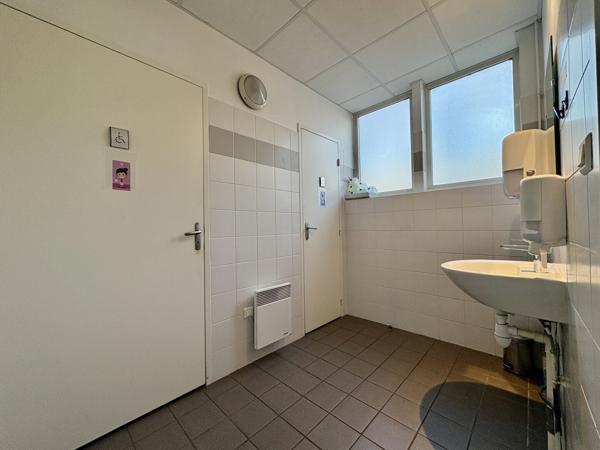 Local commercial de 220 m² – Secteur Quinconces / Banque de France