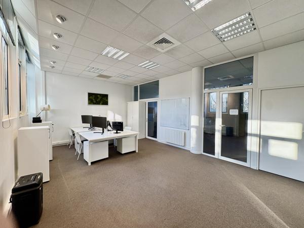 Local commercial de 220 m² – Secteur Quinconces / Banque de France