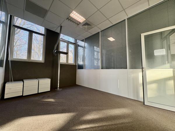 Local commercial de 220 m² – Secteur Quinconces / Banque de France