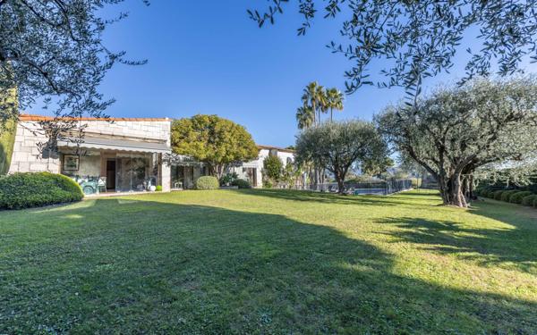 Maison à vendre    8 pièces • 360 m2 Nice