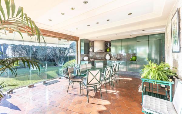 Maison à vendre    8 pièces • 360 m2 Nice