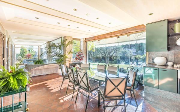 Maison à vendre    8 pièces • 360 m2 Nice