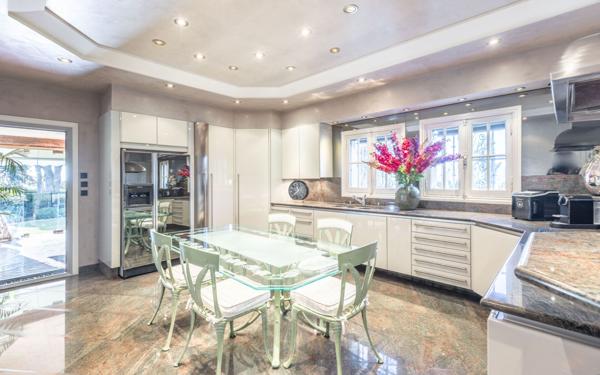 Maison à vendre    8 pièces • 360 m2 Nice