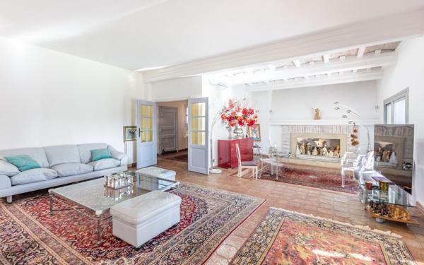 Maison à vendre    8 pièces • 360 m2 Nice