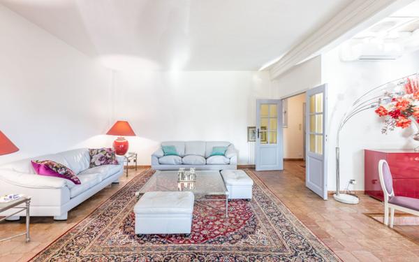 Maison à vendre    8 pièces • 360 m2 Nice