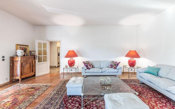 Maison à vendre    8 pièces • 360 m2 Nice