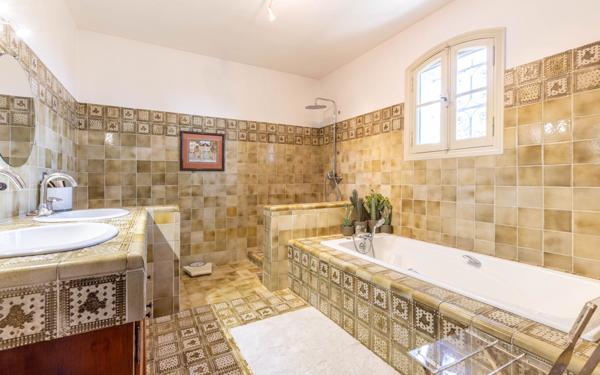 Maison à vendre    8 pièces • 360 m2 Nice