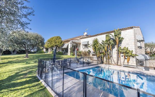 Maison à vendre    8 pièces • 360 m2 Nice