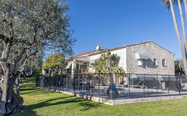 Maison à vendre    8 pièces • 360 m2 Nice
