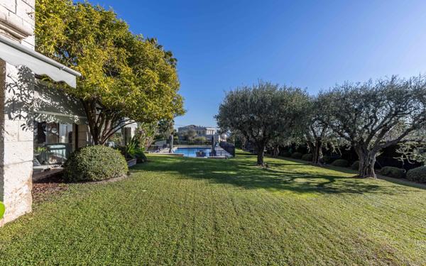Maison à vendre    8 pièces • 360 m2 Nice
