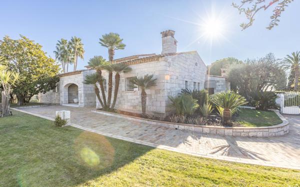 Maison à vendre    8 pièces • 360 m2 Nice