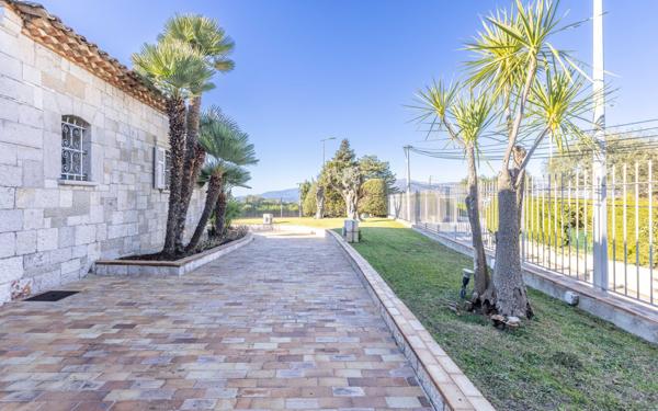 Maison à vendre    8 pièces • 360 m2 Nice