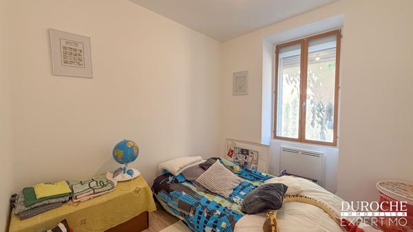 Caderousse – Appartement de plain-pied de plus de 100 m² avec terrasse et parking privé