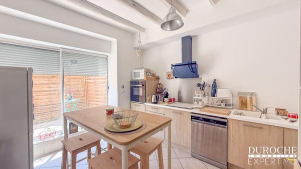 Caderousse – Appartement de plain-pied de plus de 100 m² avec terrasse et parking privé