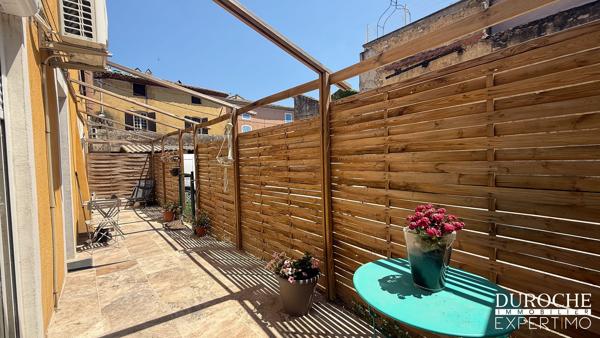 Caderousse – Appartement de plain-pied de plus de 100 m² avec terrasse et parking privé