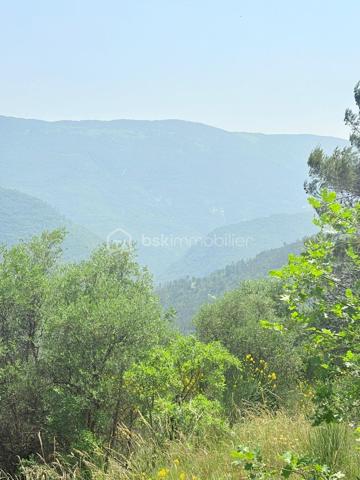 Terrain de 1 562 m²