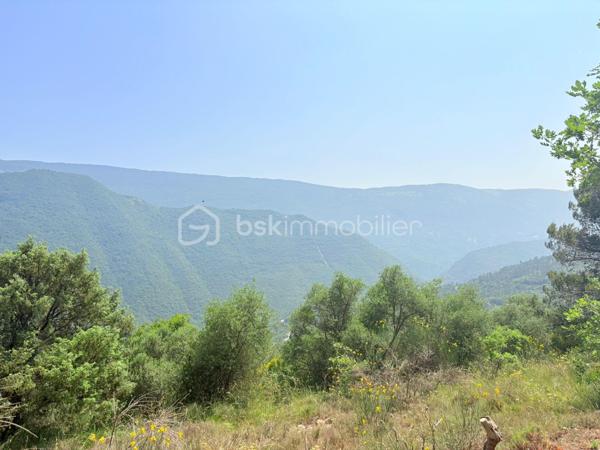 Terrain de 1 562 m²