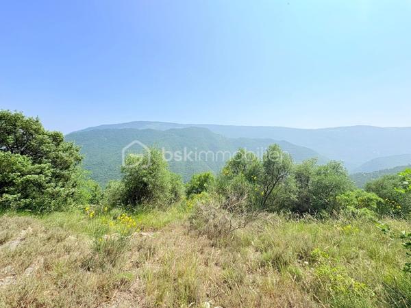 Terrain de 1 562 m²