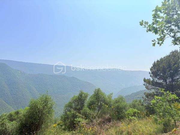Terrain de 1 562 m²