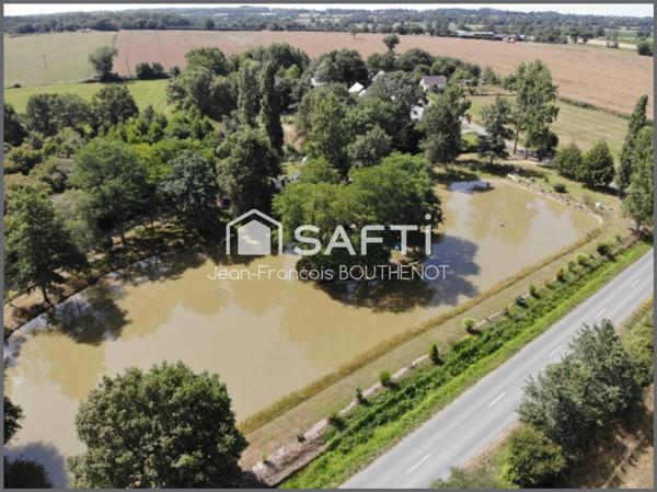 Terrain de loisirs avec son étang