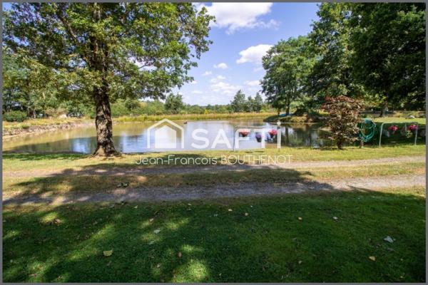 Terrain de loisirs avec son étang