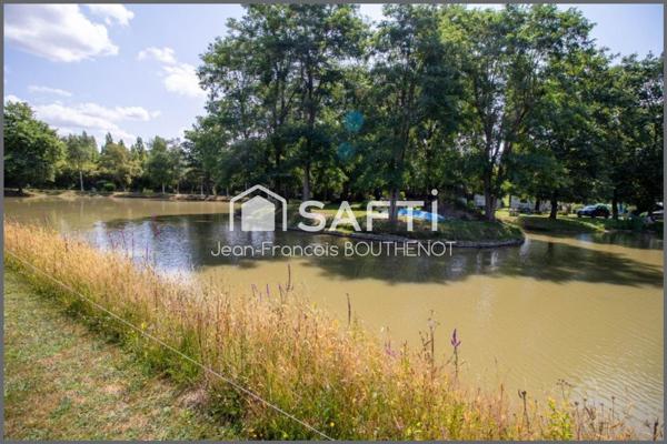 Terrain de loisirs avec son étang