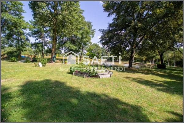 Terrain de loisirs avec son étang