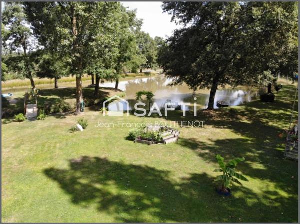 Terrain de loisirs avec son étang