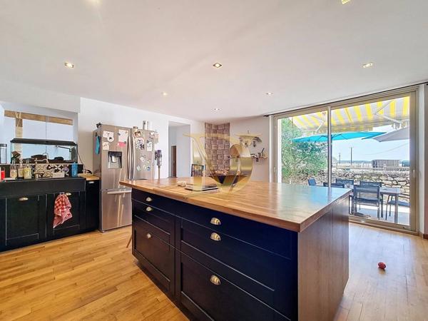 Longère Authentique et Rénovée de 276 m²