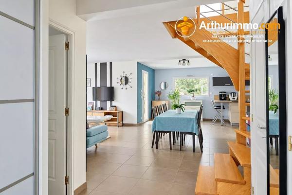 Vente                                                      Maison
                        
                     6 pièces                      134 m2                     à Châteaubourg