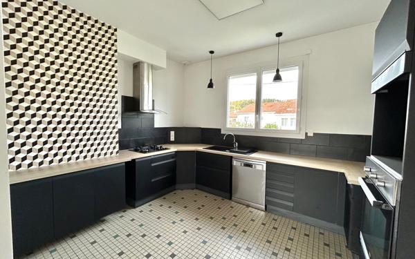 Maison à louer    5 pièces •  Trélissac