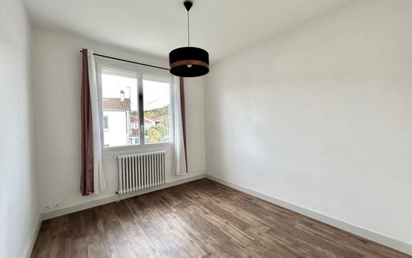 Maison à louer    5 pièces •  Trélissac