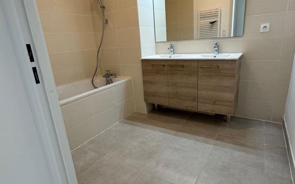 Appartement à vendre    4 pièces •  Hyères