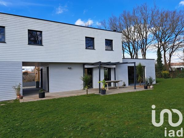 Maison 5 pièces de 128 m² à Le Poiré-sur-Vie (85170)