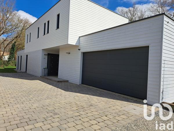 Maison 5 pièces de 128 m² à Le Poiré-sur-Vie (85170)