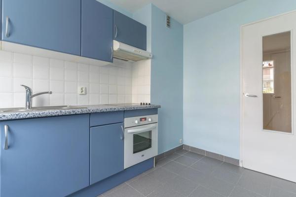 Studio de 40 m2 - 10 mn à pied du RER A - cave et place de parking