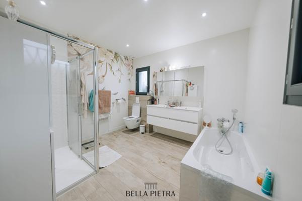 Saint-Aunès (34130) Villa 5 pièces de 218m² sur une parcelle de 900m²