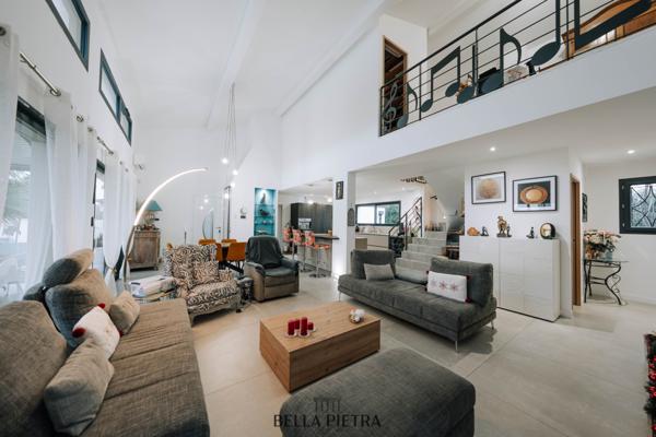 Saint-Aunès (34130) Villa 5 pièces de 218m² sur une parcelle de 900m²