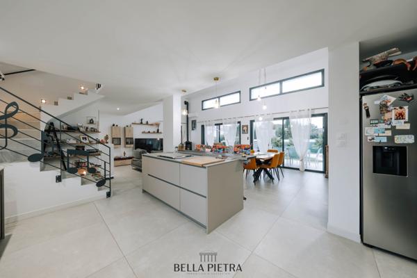 Saint-Aunès (34130) Villa 5 pièces de 218m² sur une parcelle de 900m²