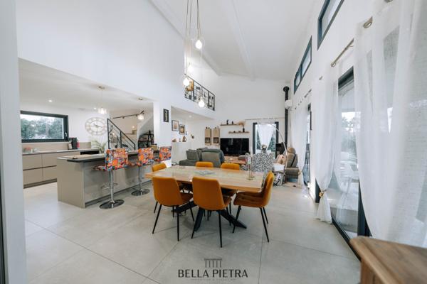 Saint-Aunès (34130) Villa 5 pièces de 218m² sur une parcelle de 900m²