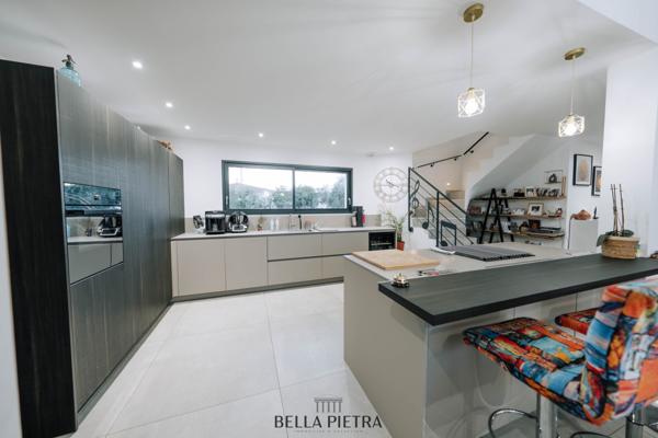 Saint-Aunès (34130) Villa 5 pièces de 218m² sur une parcelle de 900m²